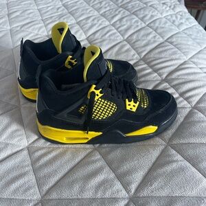 Jordan Kids Sneakers in Black and Yellow